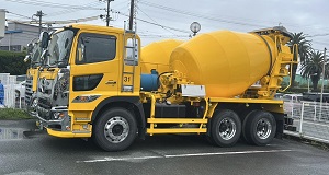 大型ミキサー車